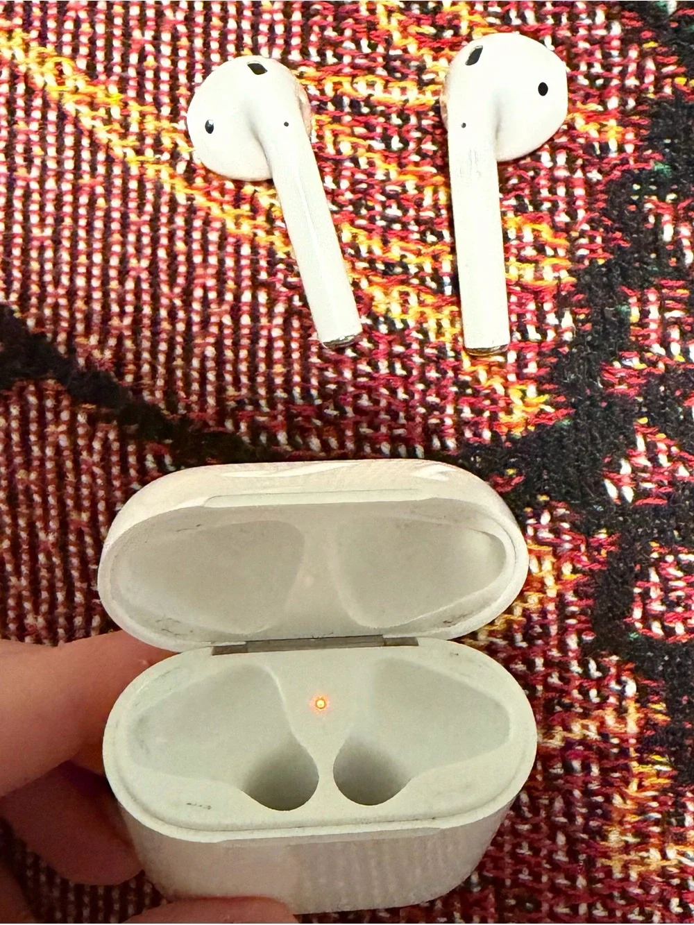 Gen 2 Apple AirPods charging case + pods